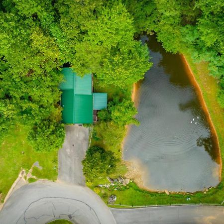 Hugs N Kisses Pool Table Hot Tub Pool Table Community Pool Close To Downtown Gatlinburg Εξωτερικό φωτογραφία