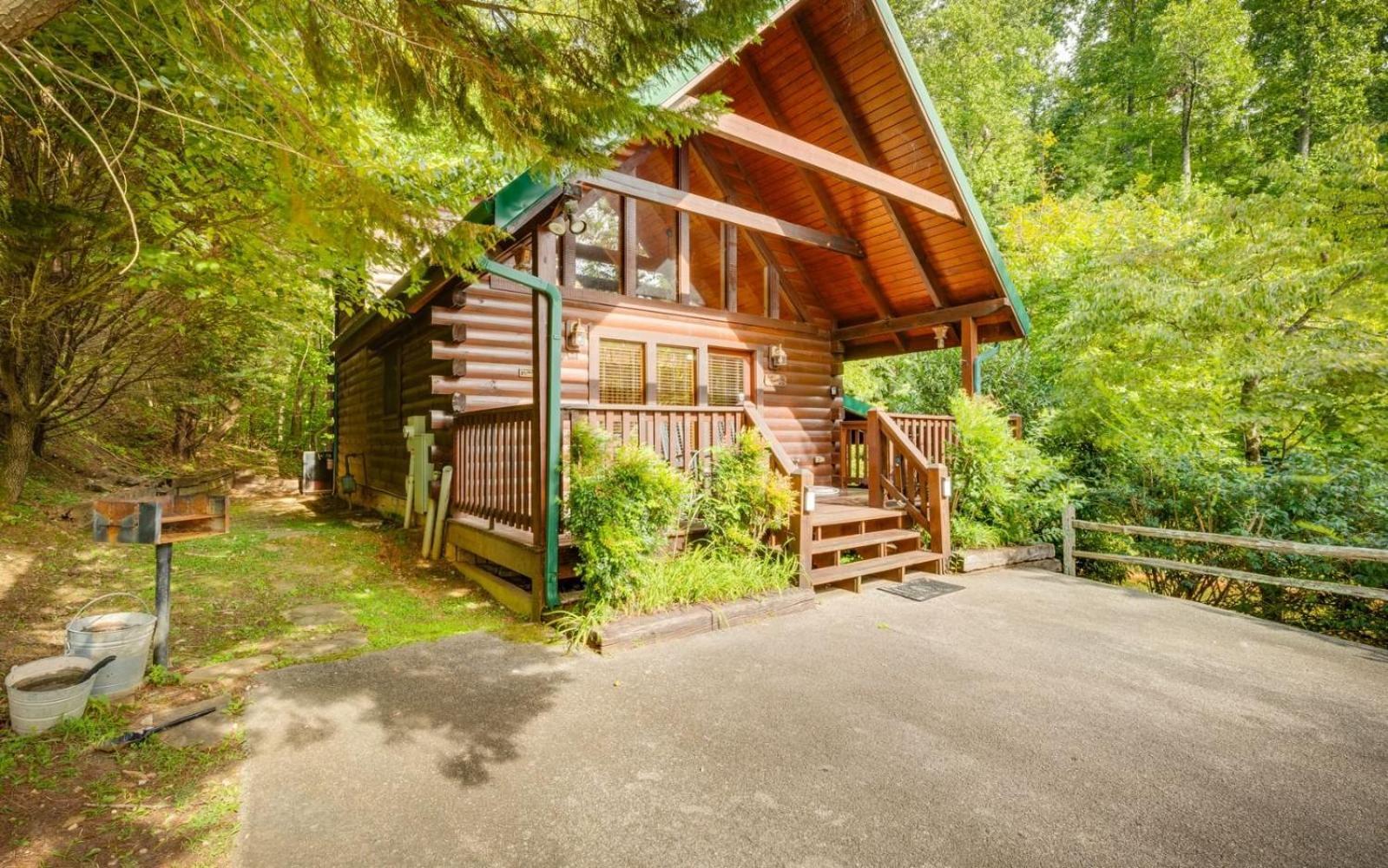 Hugs N Kisses Pool Table Hot Tub Pool Table Community Pool Close To Downtown Gatlinburg Εξωτερικό φωτογραφία