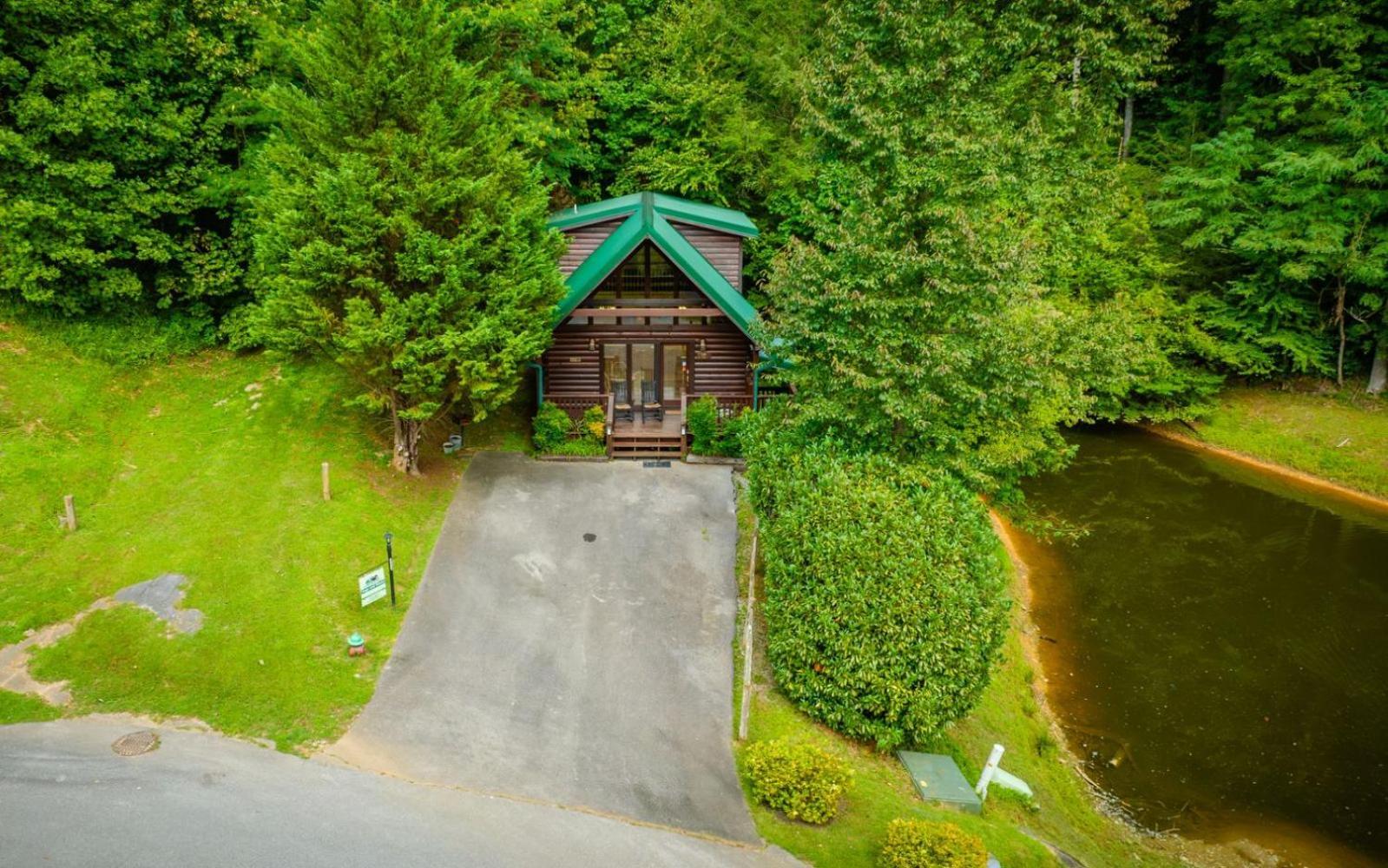 Hugs N Kisses Pool Table Hot Tub Pool Table Community Pool Close To Downtown Gatlinburg Εξωτερικό φωτογραφία